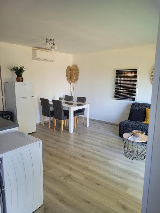 Appartement Tout Equipe En Rez-De-Jardin Entre Gard Et Ardeche Saint-Julien-de-Peyrolas Exterior photo